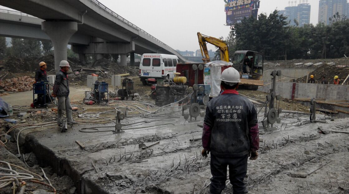 成都三環路交大立交橋梁切割