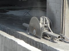 因此潜水员的技（jì）术混凝土切割人员是非常（cháng）严格的